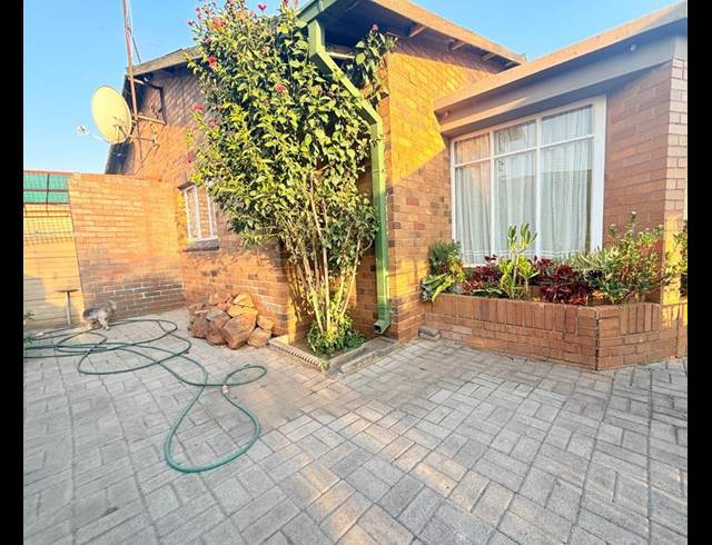 8 BEDROOM HOUSE FOR SALE IN VANDERBIJLPARK CW 2